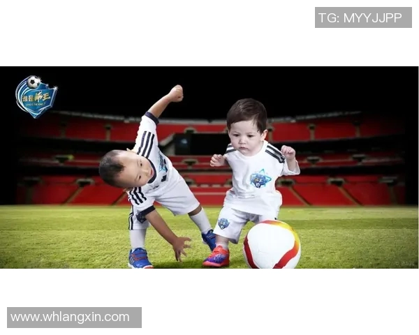 足球明星玩偶配饰高清图片展示让你领略球场魅力与时尚风采